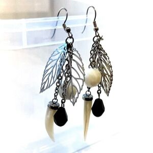 Dangling pair of Earrings with leaves